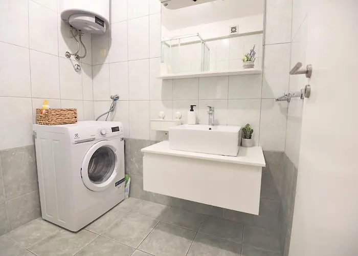 Visnjik- Free Private Parking Zadar